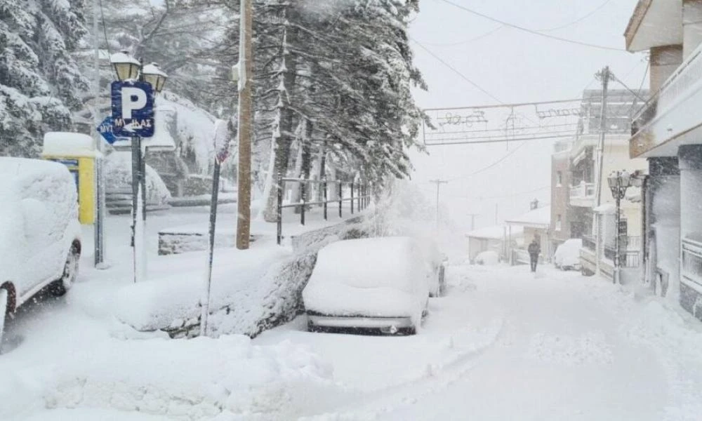 Μισό μέτρο χιόνι στον Κοκκινοπηλό Ελασσόνας